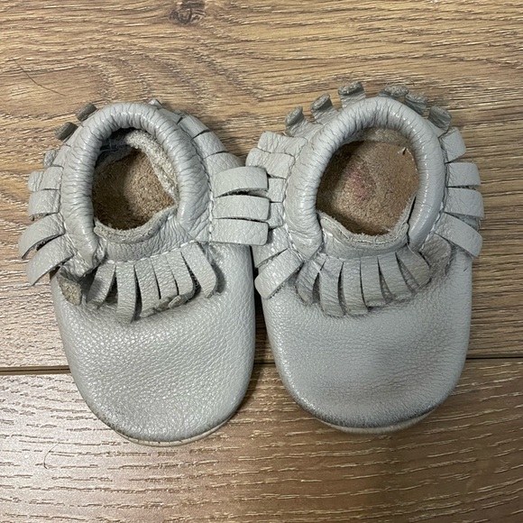 MiniMocs Little Folks Light Grey Soft Sole Shoe Leather Moccasin - Picture 1 of 2